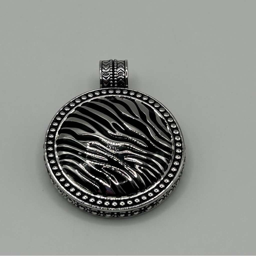 Premier Designs - Zebra Safari Enameled Magnetic Closure Enhancer 13$